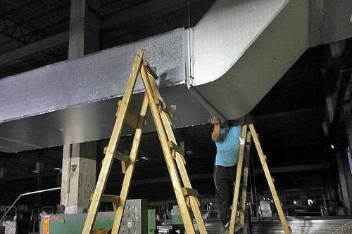 為何模具生產(chǎn)車(chē)間降溫?fù)Q氣，獨(dú)寵廣東合昌環(huán)保空調(diào)？